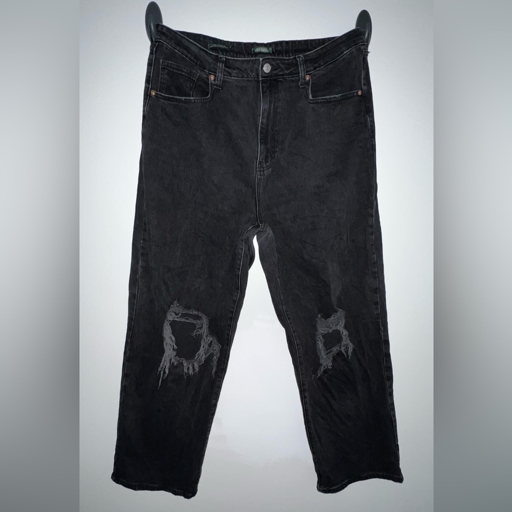 High-waisted Black Distressed Women’s Jeans